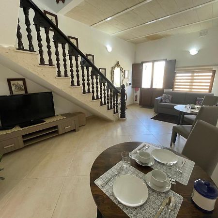 Bed and Breakfast Alina Boutique Living Вікторія Екстер'єр фото